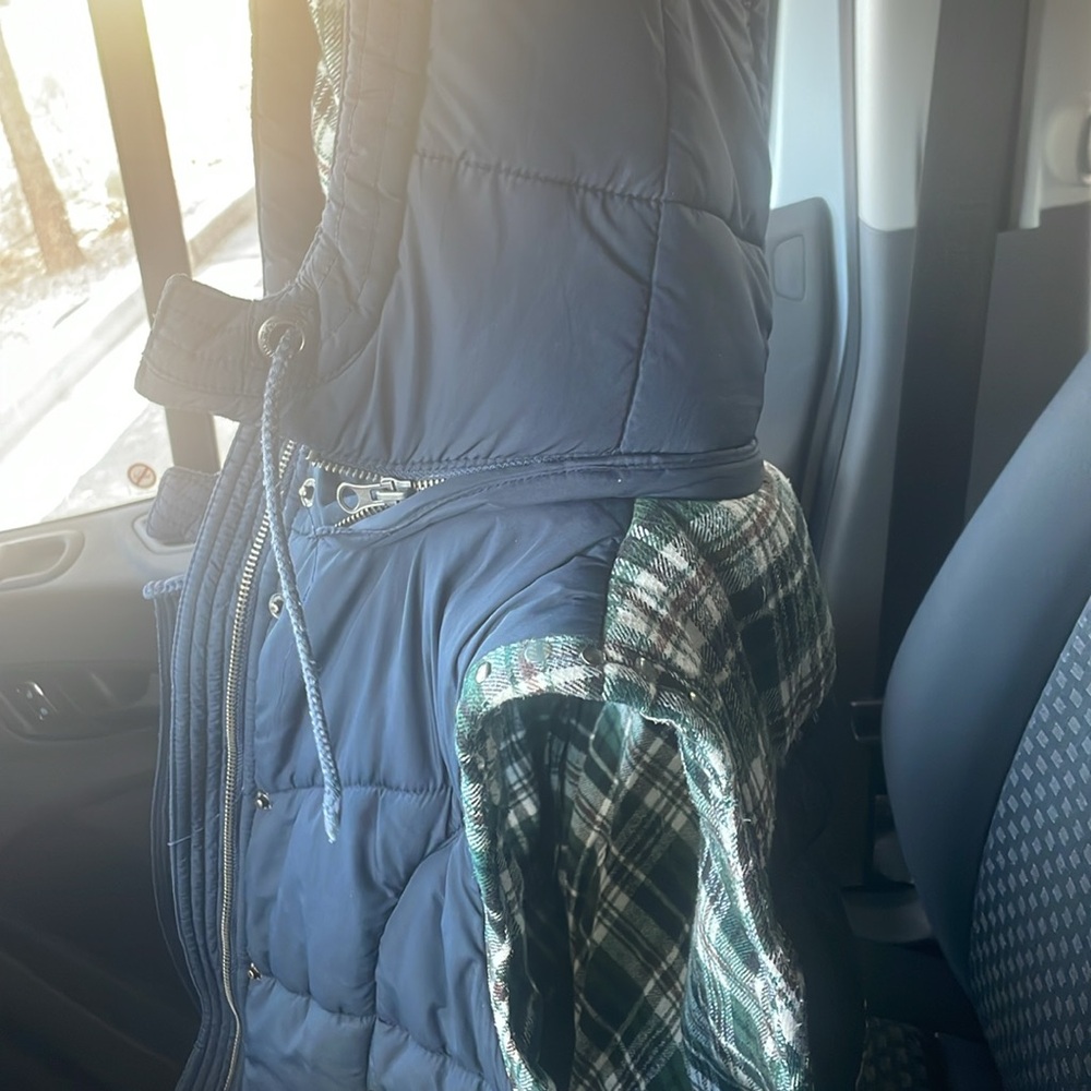 Vest - Picture 3 of 4